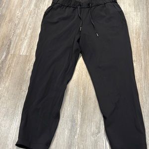 Lululemon On the Fly size 10